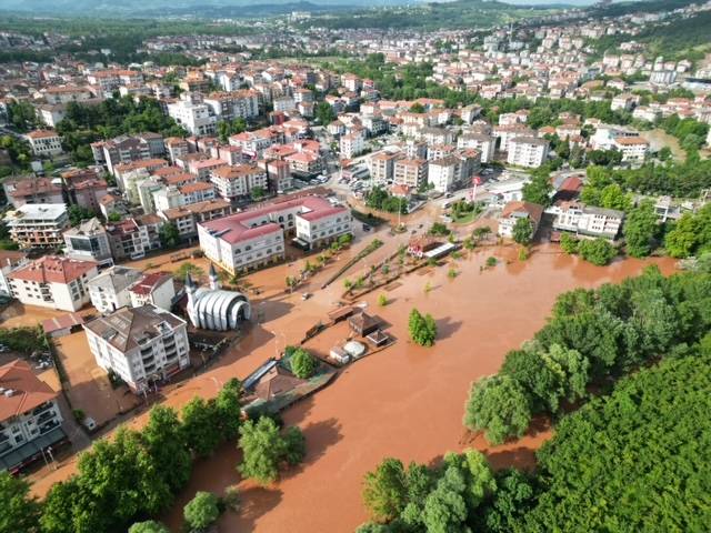 Bartın’daki sel felaketi havadan görüntülendi. Yardıma Mehmetçik koştu 7